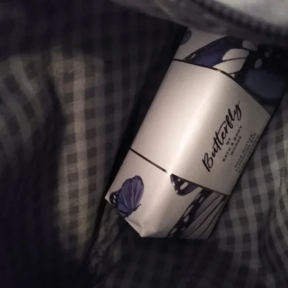 Bath & Body Works Cosmetics Bag with Cleansing Soap Bar - Picture 8 of 16